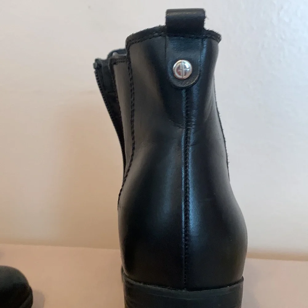 GIANI BERNINI Black Stacked Heel Zipper Ankle Boots - Picture 7 of 9
